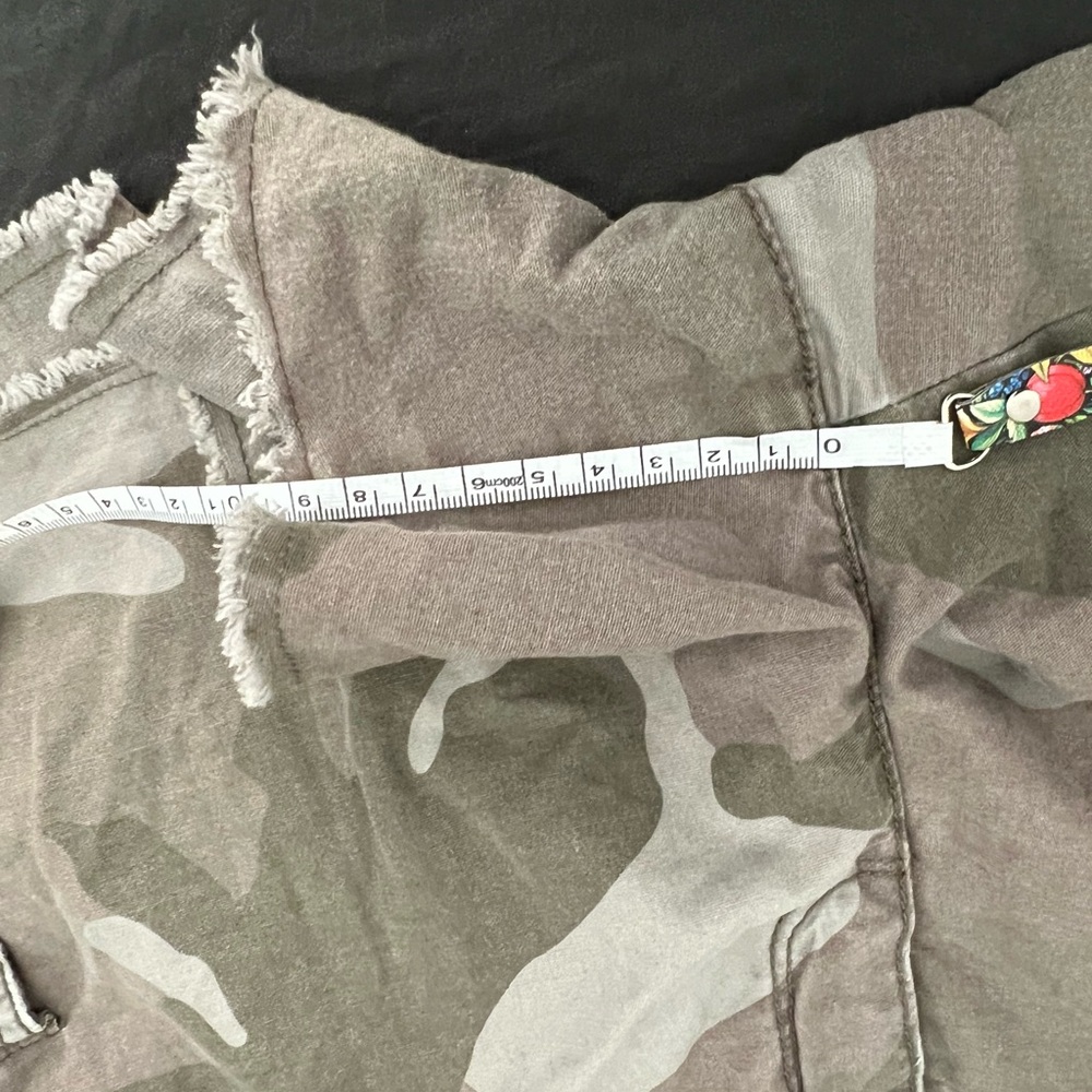American Eagle Outfitters Camo Cargo Shorts - Olive Green & Tan - Picture 6 of 8